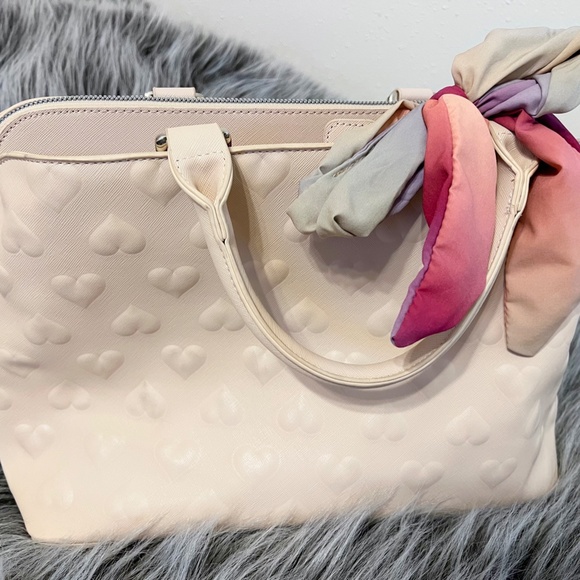 Betsey Johnson  "Sand" Heart Embossed Satchel Purse Bag - Picture 8 of 9